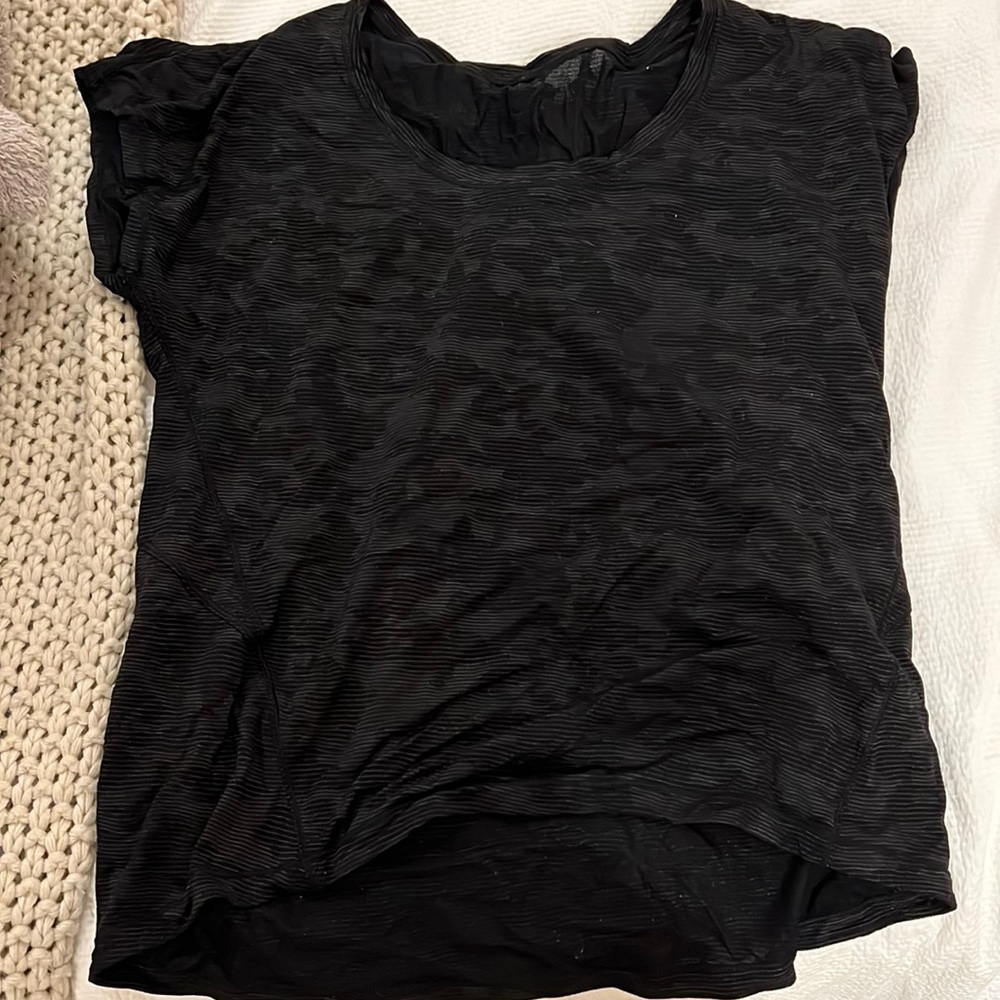 Black lululemon short sleeve shirt - size 8